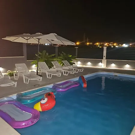 Family Friendly House With A Swimming Pool Solin, Split - 21376 펜션